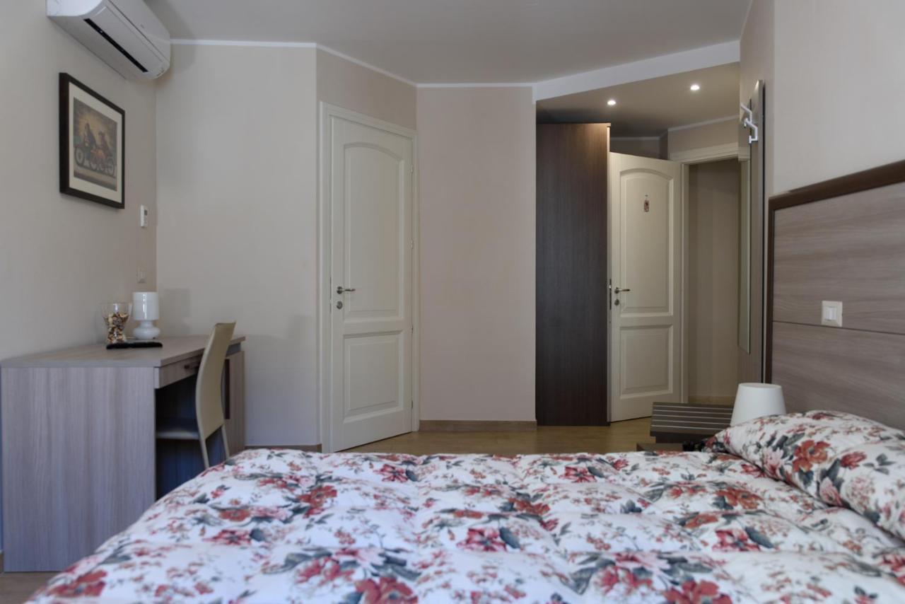 Flora Hotel Тоди Экстерьер фото